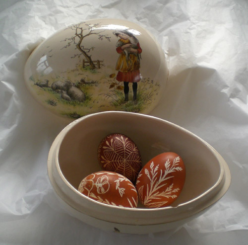 Ceramic Easter Egg open